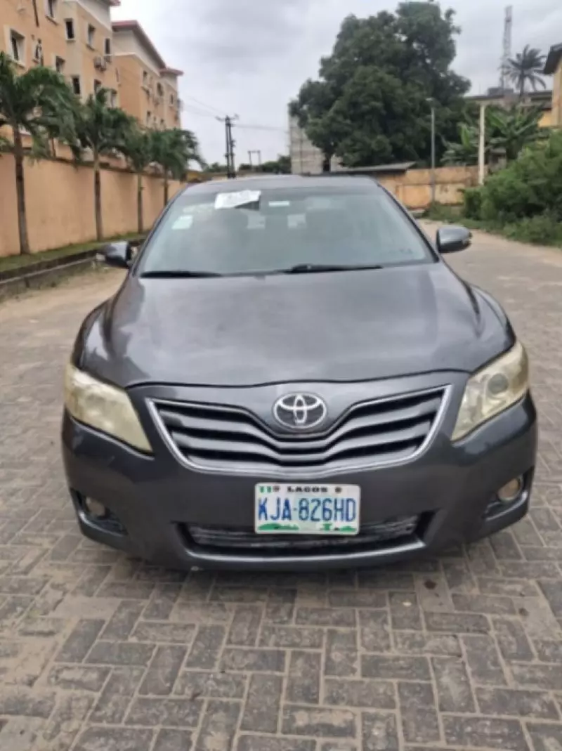 TOYOTA Camry   - 2010