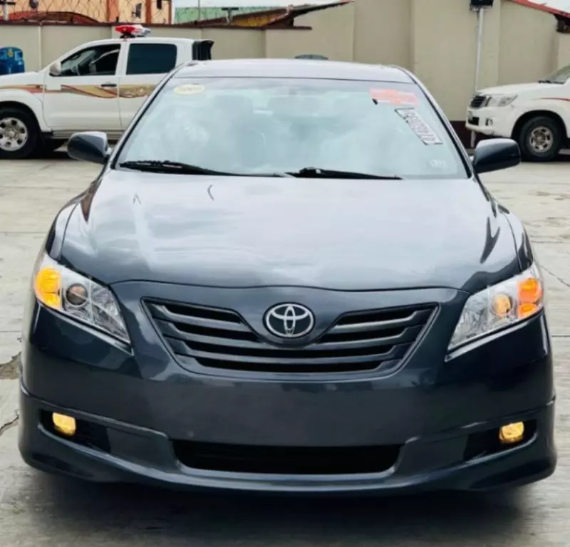 Toyota Camry   - 2009