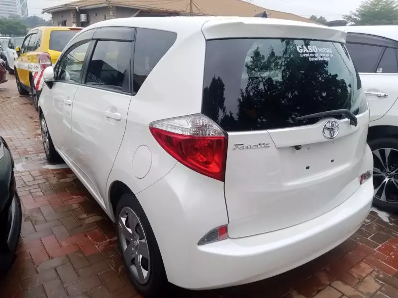 Toyota Ractis   - 2013