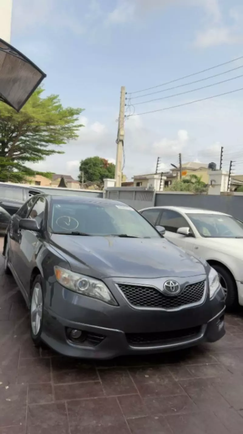Toyota Camry - 2011