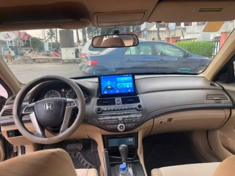 Honda Accord   - 2010