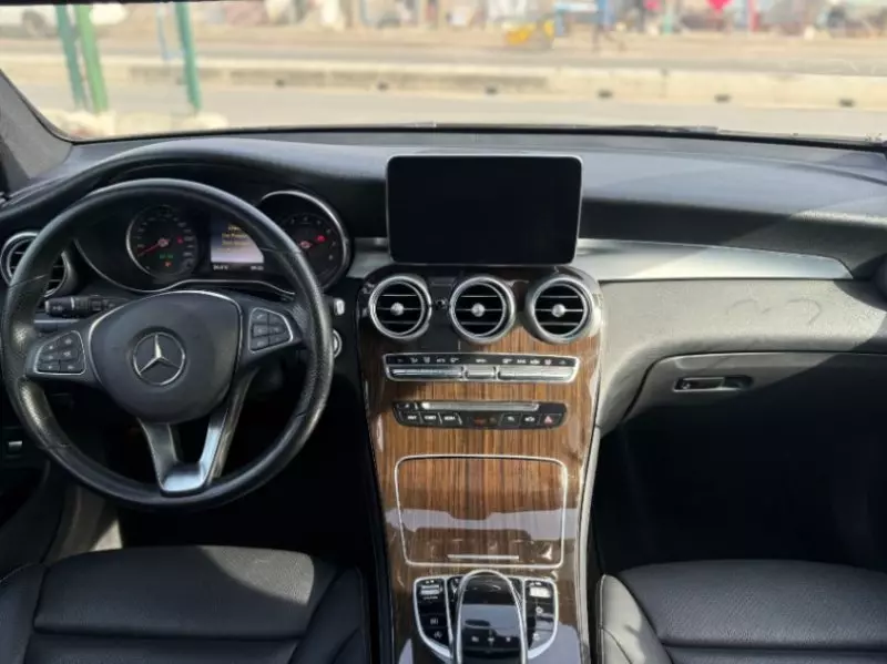 Mercedes-Benz GLC 300   - 2019