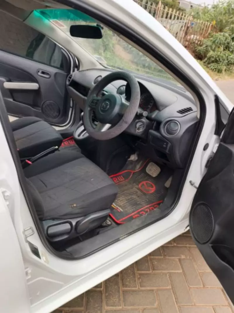 Mazda Demio    - 2012