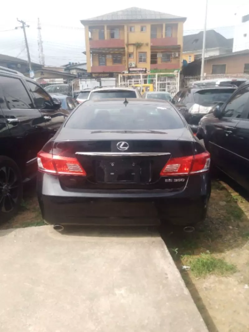 Lexus ES   - 2011