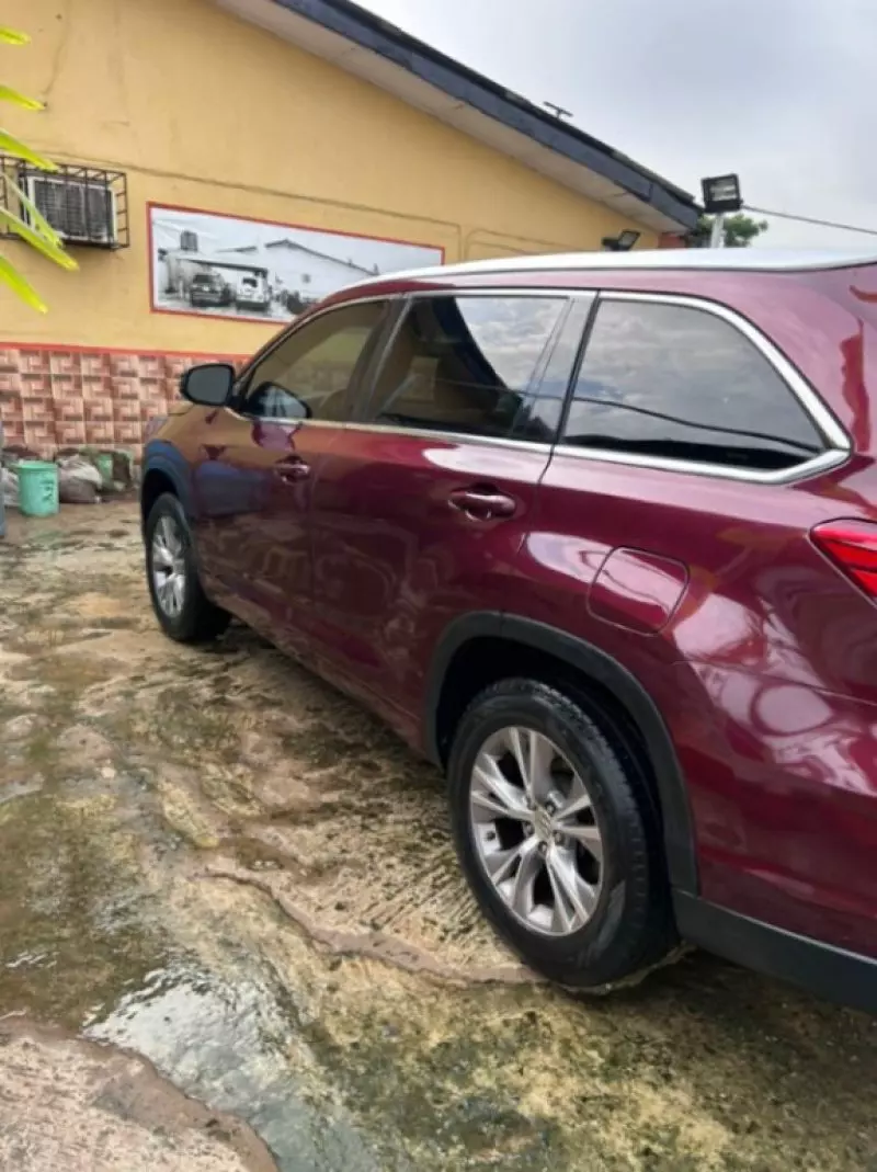 Toyota Highlander   - 2016