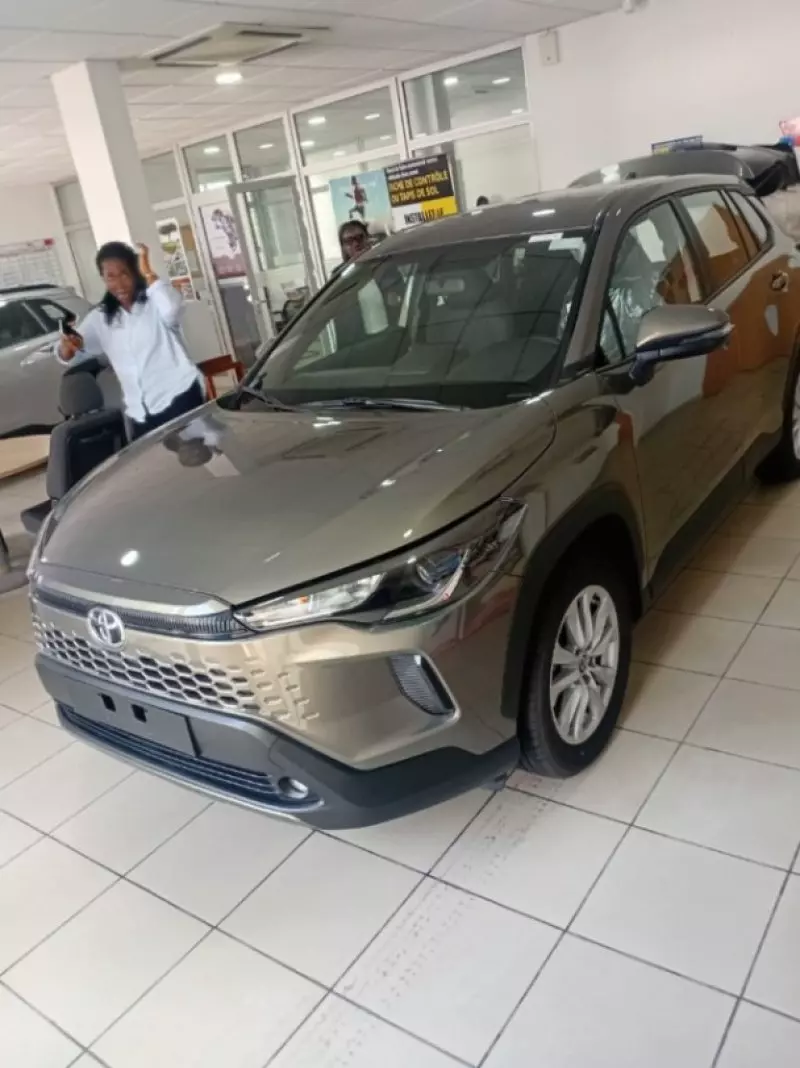Toyota Corolla Cross (High Grade) - 2026