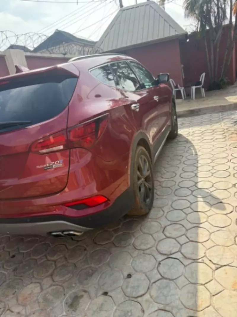 Hyundai Santa Fe   - 2017