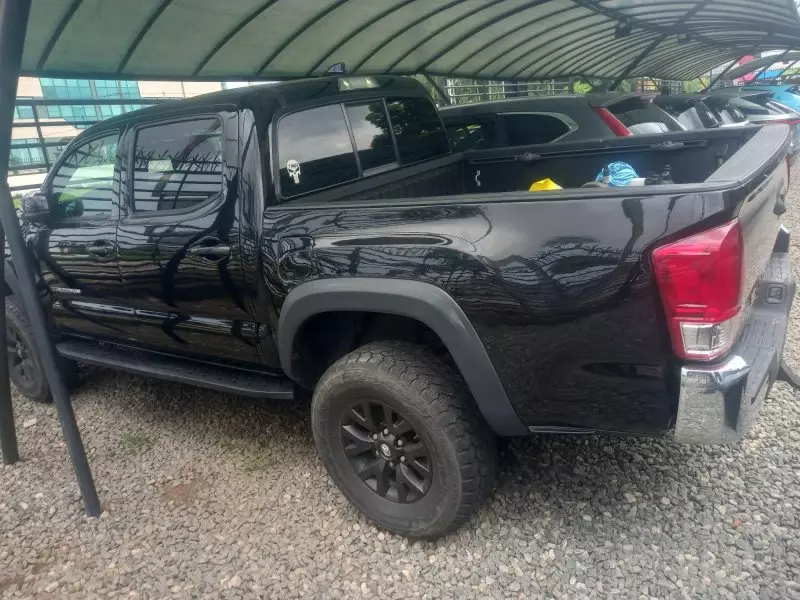 Toyota Tacoma   - 2017