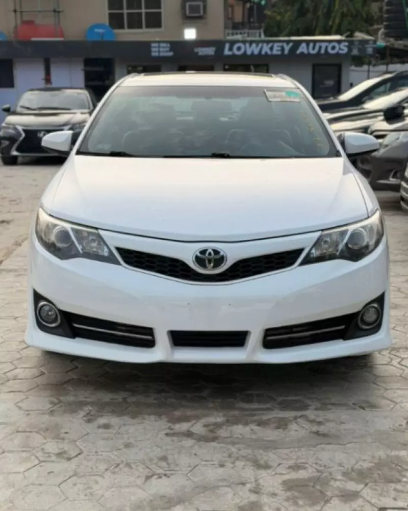 Toyota Camry   - 2014