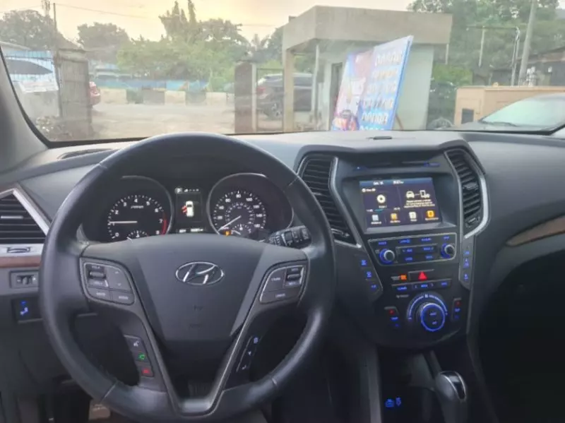 Hyundai Santa Fe   - 2017