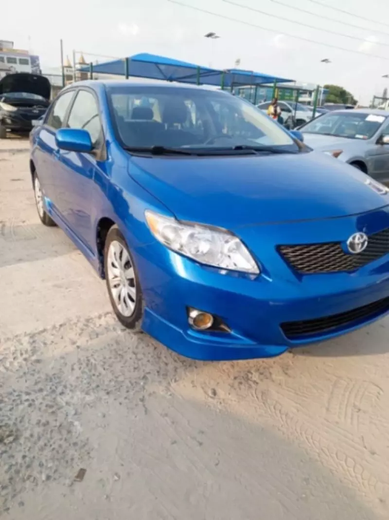 Toyota Corolla   - 2009