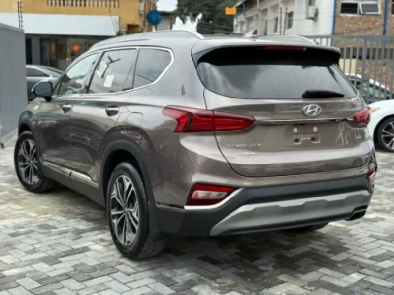 Hyundai Santa Fe   - 2020