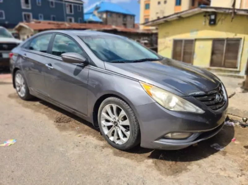Hyundai Sonata   - 2011