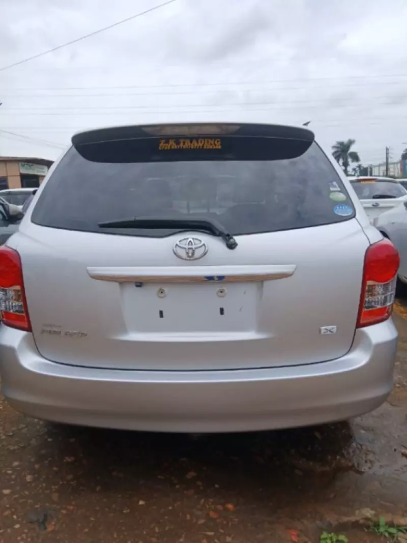 Toyota Fielder    - 2012