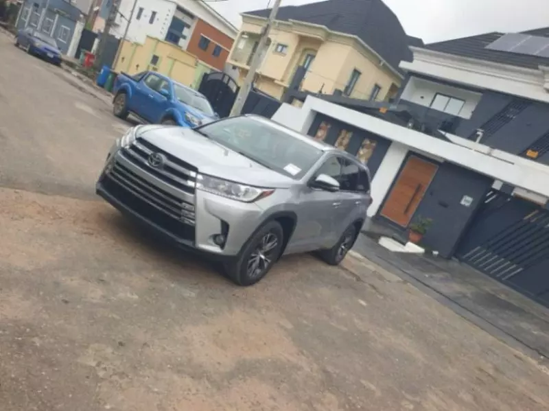 TOYOTA Highlander   - 2016