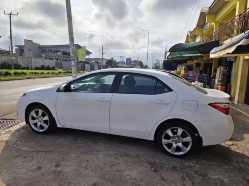 TOYOTA Corolla   - 2019