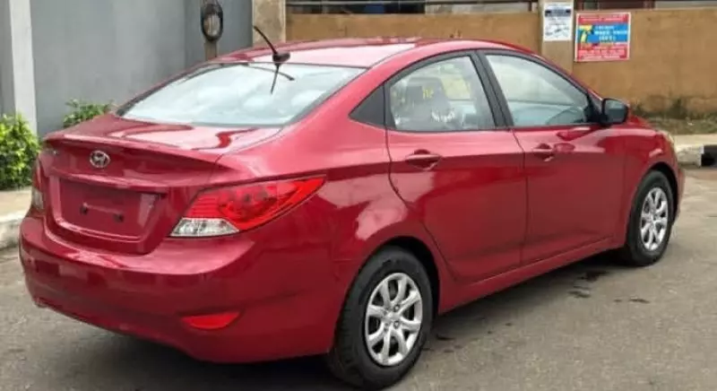 Hyundai Accent   - 2012
