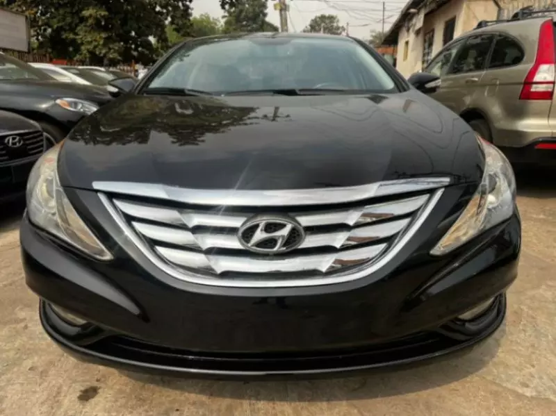 Hyundai Sonata   - 2013