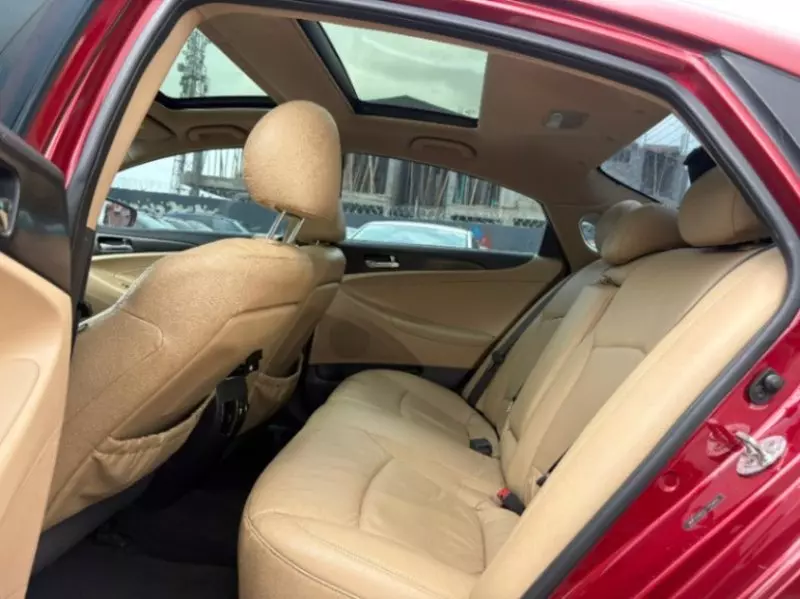 Hyundai Sonata - 2012