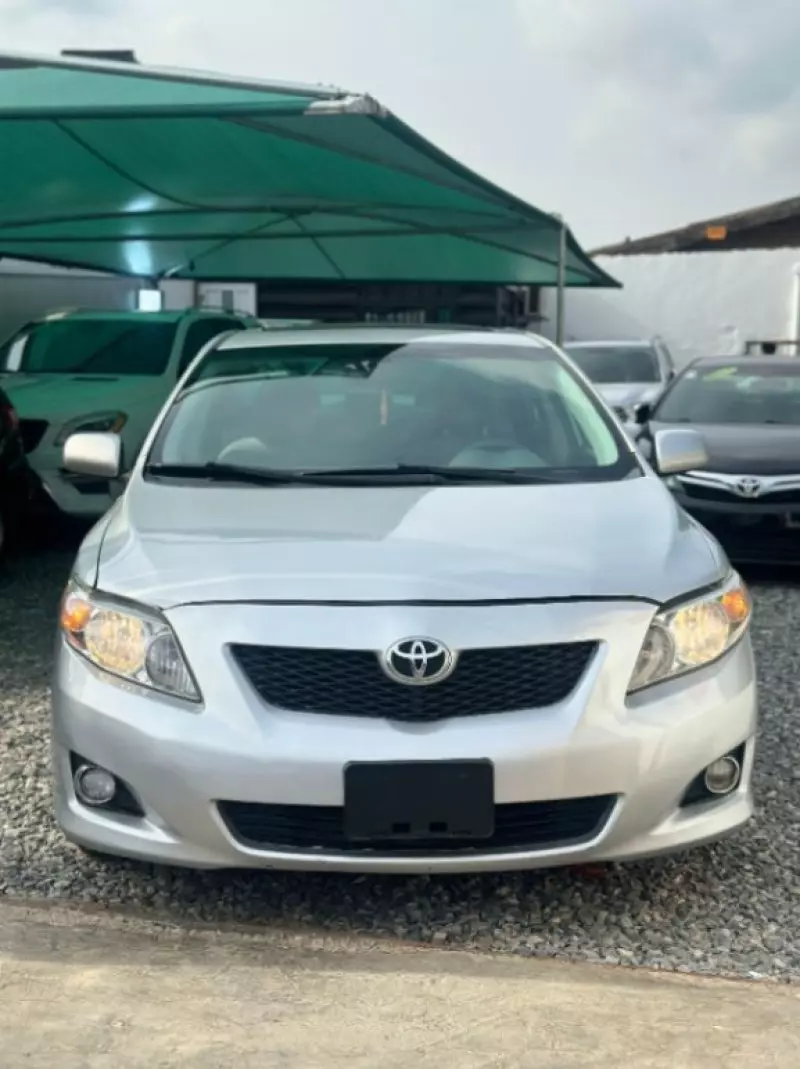 TOYOTA Corolla   - 2010