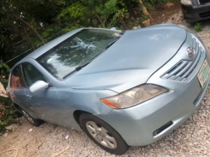 Toyota camry   - 2010