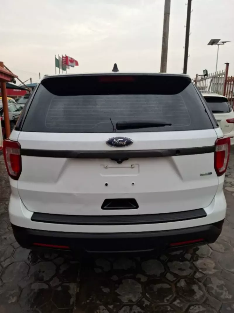 Ford Explorer   - 2019