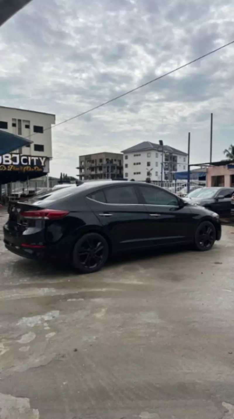 Hyundai Elantra   - 2018