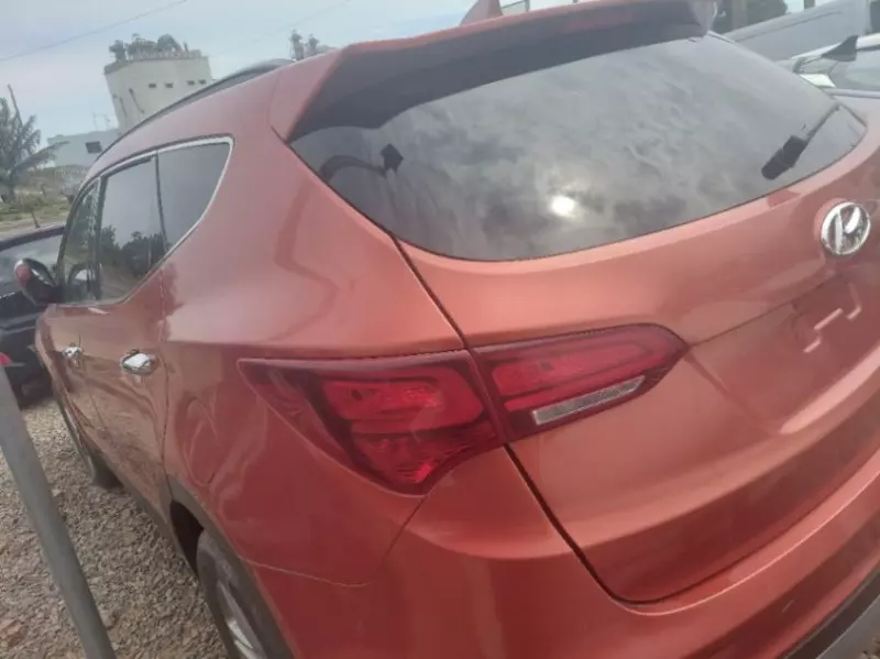 Hyundai Santa Fe   - 2017