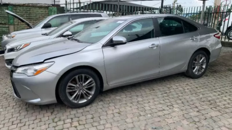 Toyota Camry   - 2016