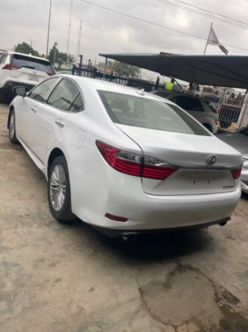 Lexus ES   - 2013