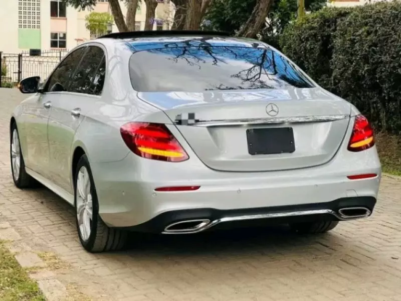 Mercedes-Benz E200   - 2017