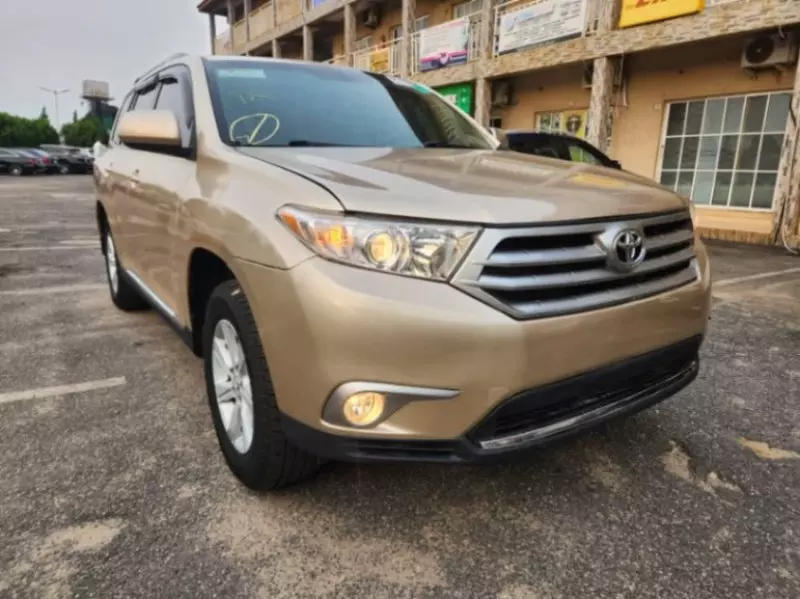 Toyota Highlander   - 2013