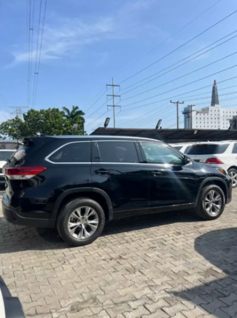 Toyota Highlander   - 2016