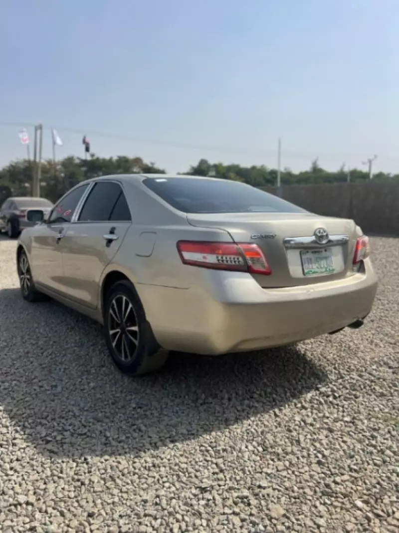 Toyota Camry   - 2009