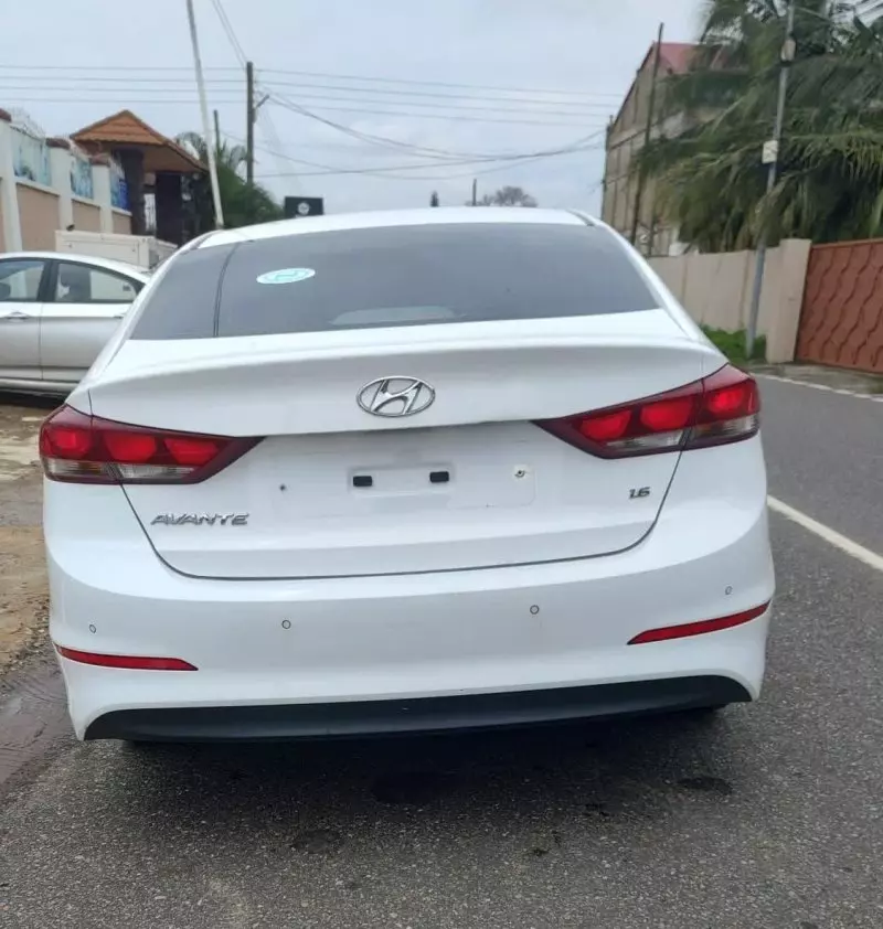Hyundai Avante   - 2018