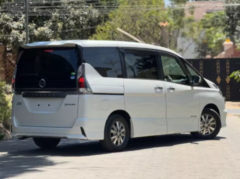 Nissan Serena   - 2019
