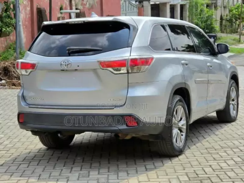 Toyota Highlander   - 2016
