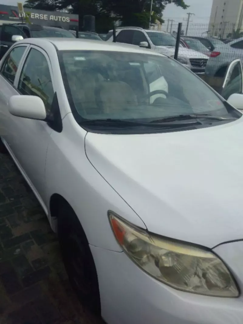 Toyota Corolla   - 2009