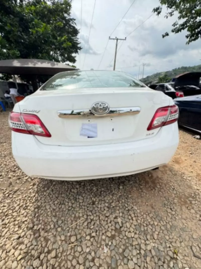 TOYOTA Camry   - 2010