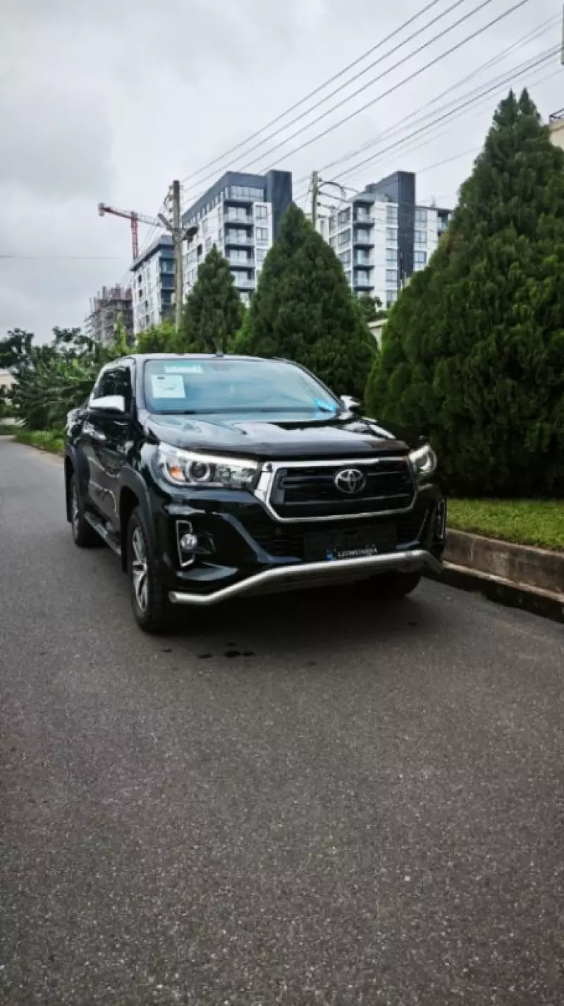 TOYOTA Hilux - 2019