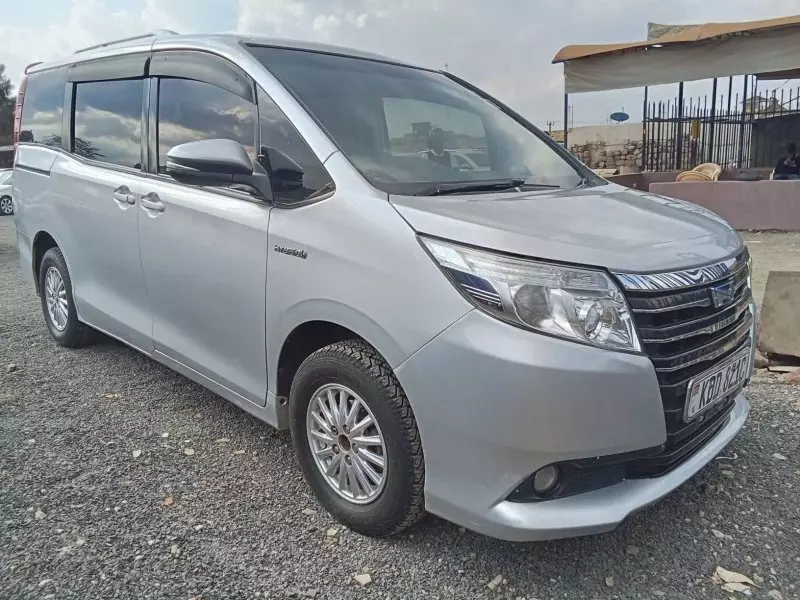 Toyota Noah Hybrid   - 2014