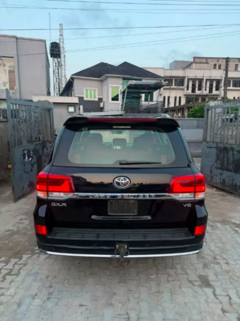 TOYOTA Landcruiser V8 - 2020