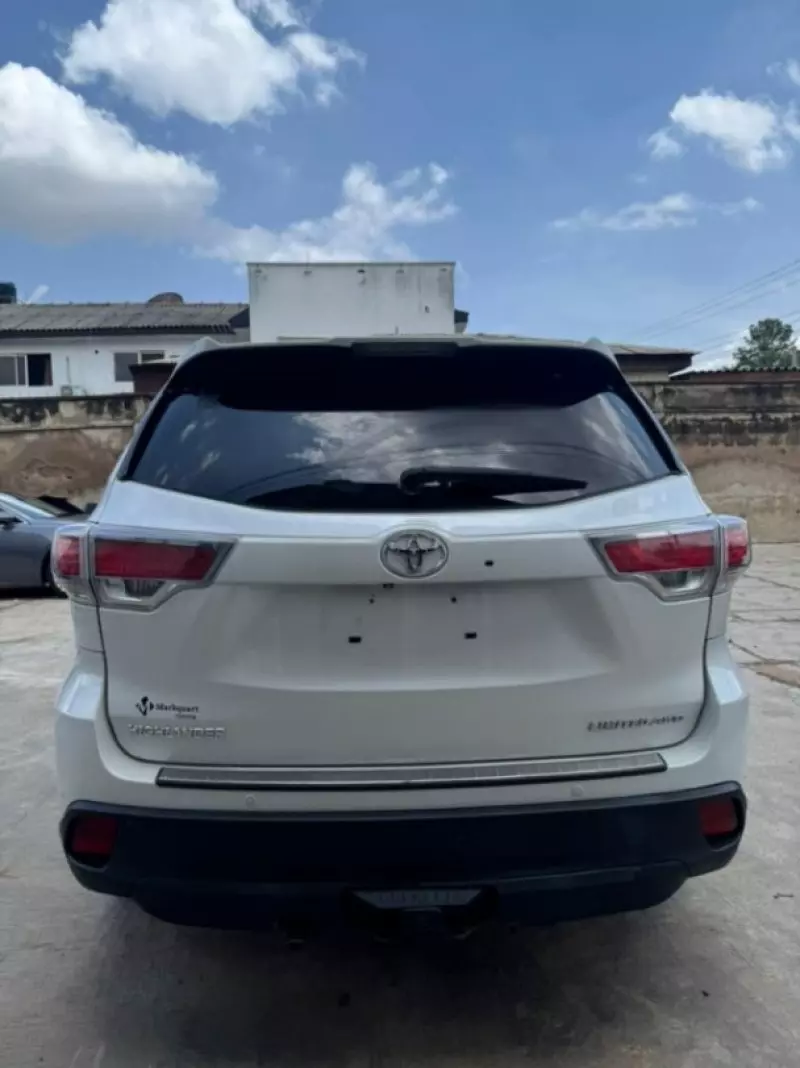 Toyota Highlander   - 2015