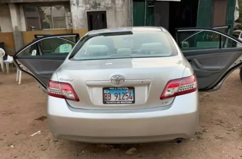 TOYOTA Camry   - 2010