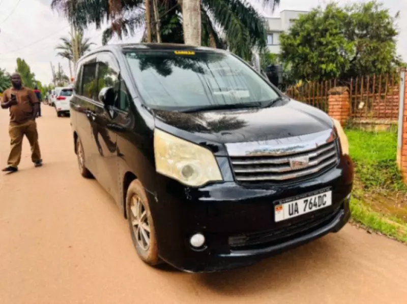 TOYOTA Noah   - 2011