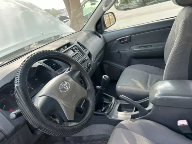 Toyota Hilux   - 2011