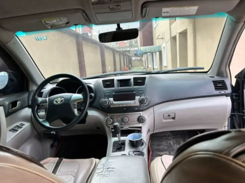 Toyota Highlander   - 2012