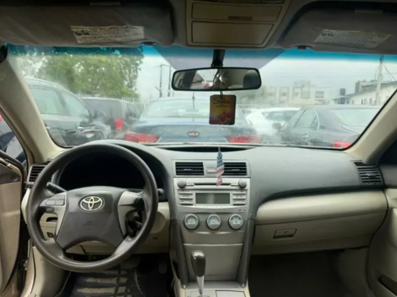 Toyota Camry   - 2010