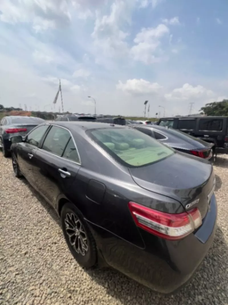 TOYOTA Camry - 2010