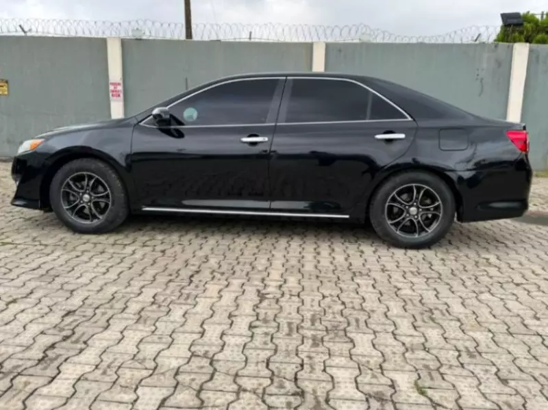TOYOTA Camry - 2012